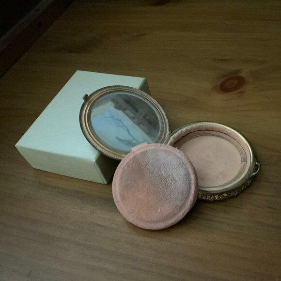 VINTAGE GOLD MESH COMPACT CASE WITH PUFFER - Picture 3 of 5